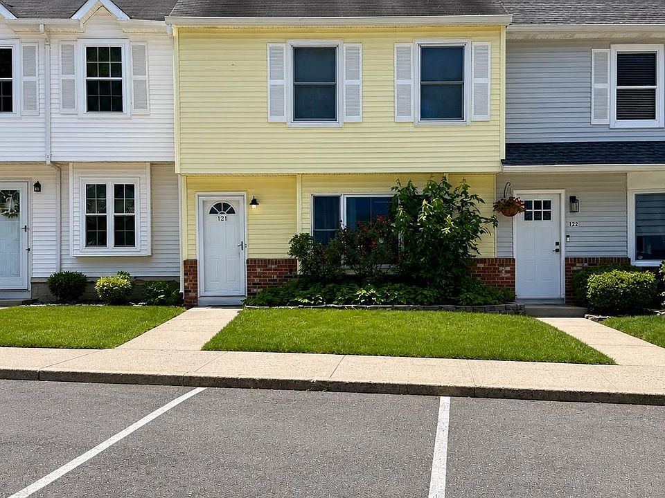 1st image of 121 Joan Ct