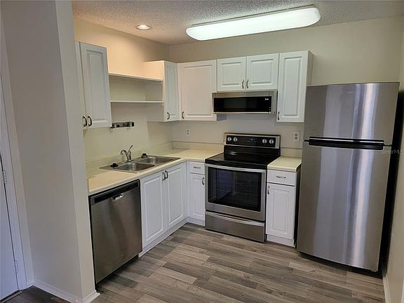 4th image of 4211 Chatham Oak Ct APT 113