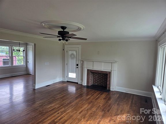 3rd image of 707 E 1st St