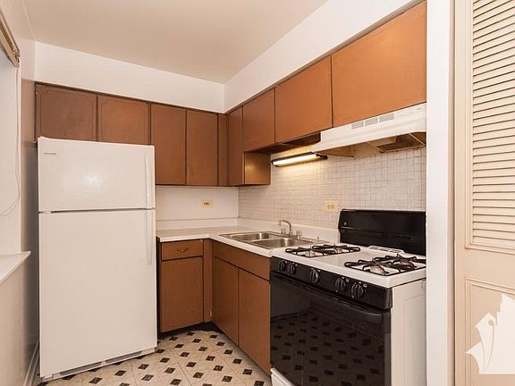 5th image of 3160 N Cambridge Ave APT 306J