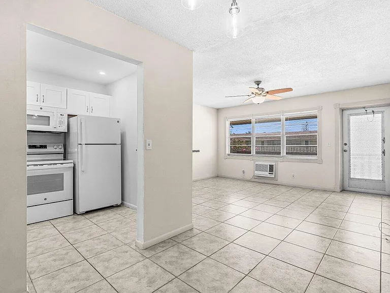 52 Kingswood E #C — Photo 9