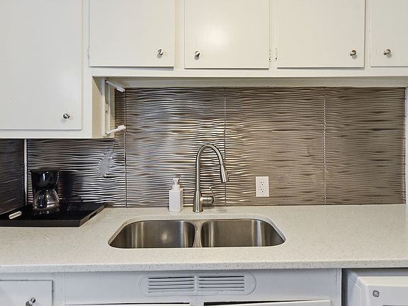 5th image of 3515 Leavenworth St APT 5