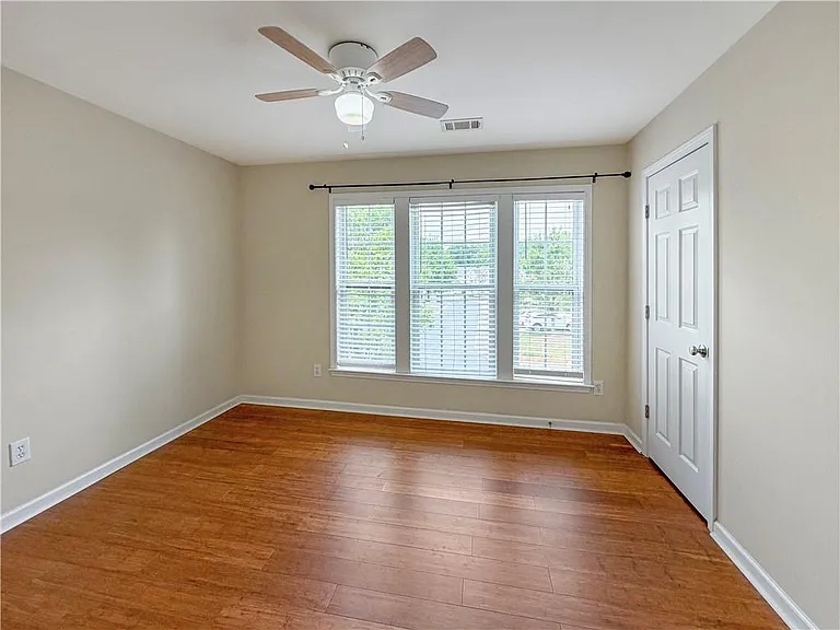 2380 Fairlie Dr — Photo 22