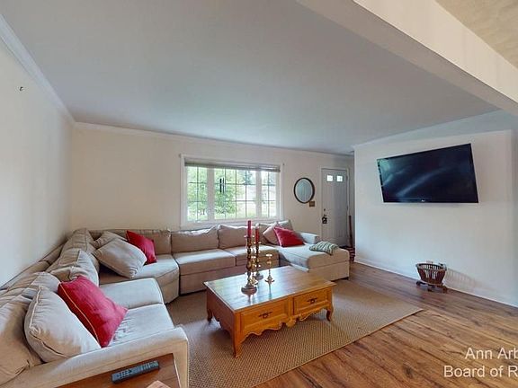 4th image of 277 Nichols Dr