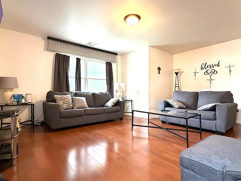 14 Short St #1 — Photo 4
