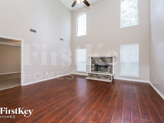 3rd image of 2921 Ravine Hill Dr