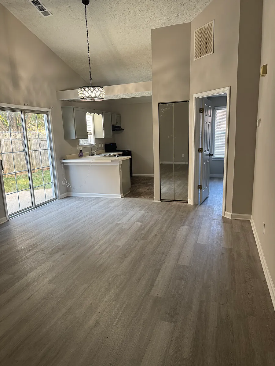 Building Photo - Tenneyson Ln