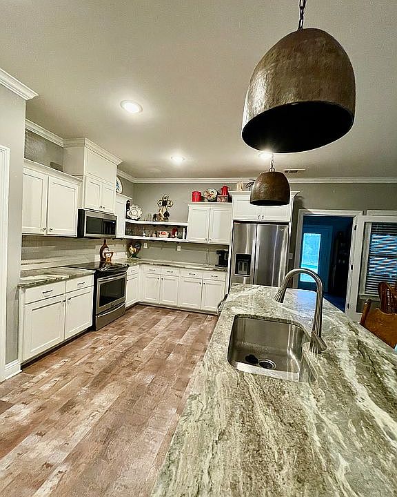 1st image of 103 Oak Meadows Cv