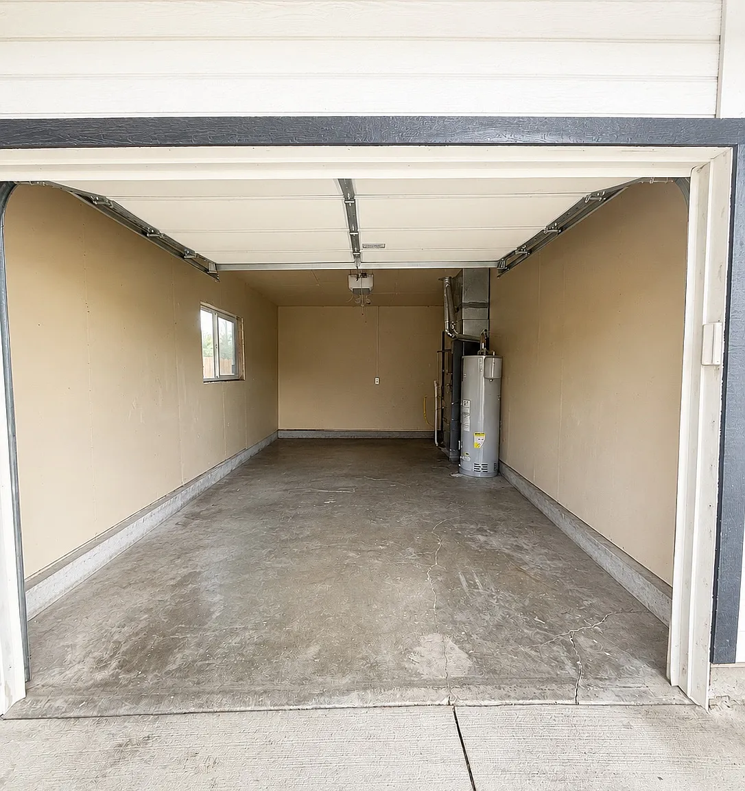 3 bed, 912 sqft, $2,095 — Photo 4