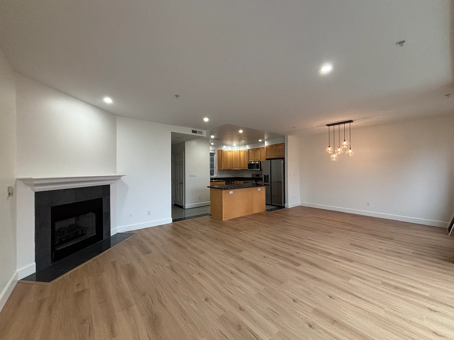 3 bed, $8,600 — Photo 1