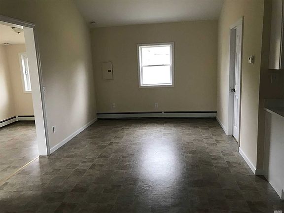 4th image of 15 Sayville Rd