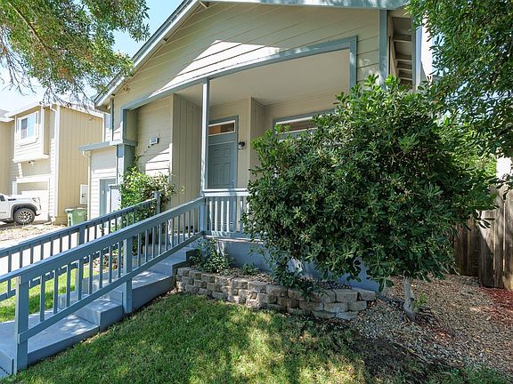 3rd image of 2469 Meda Avenue