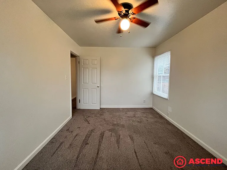 1305 S Chester Ave — Photo 13