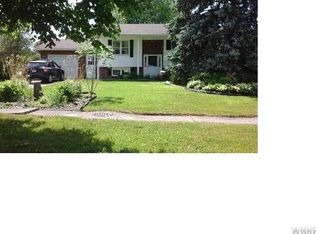 1 Biscayne Dr, Lancaster, NY 14086