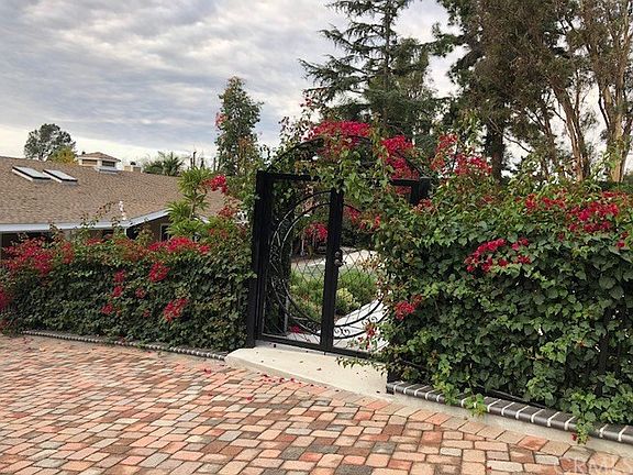 2nd image of 126 E Loma Alta Dr