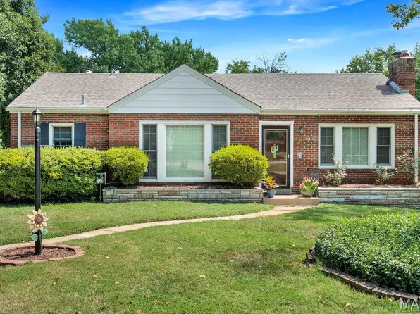 6 Girard Dr, Saint Louis, MO 63119