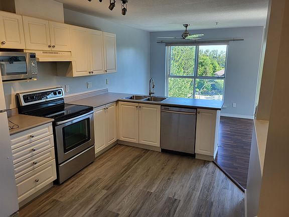 2nd image of 22230 North Ave #505