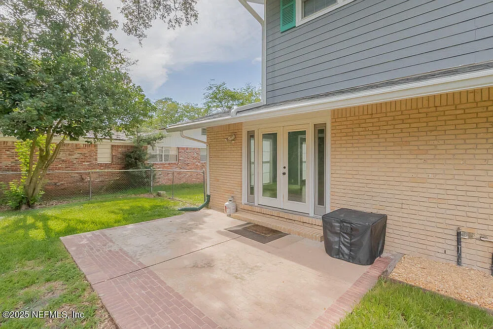 4 bed, 2.5 bath, 1700 sqft, $2,500 — Photo 3