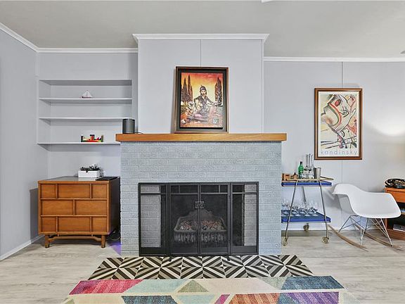 4th image of 2611 Woodmere Dr