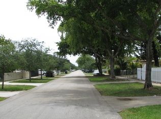 825 NW 126th St, North Miami, FL 33168