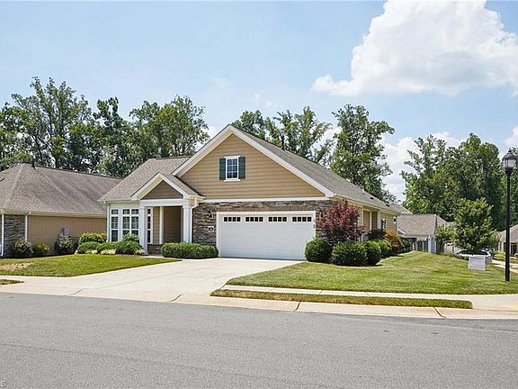 3rd image of 530 Ashley Woods Dr