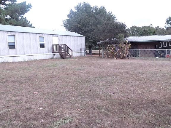 4th image of 442 Royal Dr W