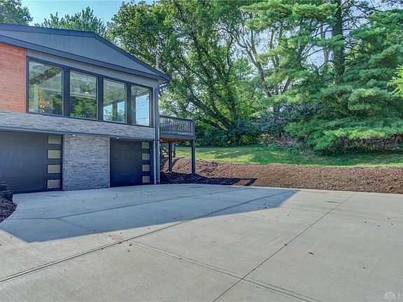 3rd image of 1141 Woodland Dr