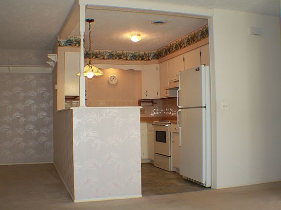 4th image of 130 Center St Unit 1B