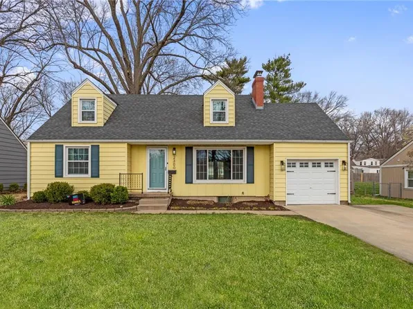 2300 Somerset Dr, Leawood, KS 66206