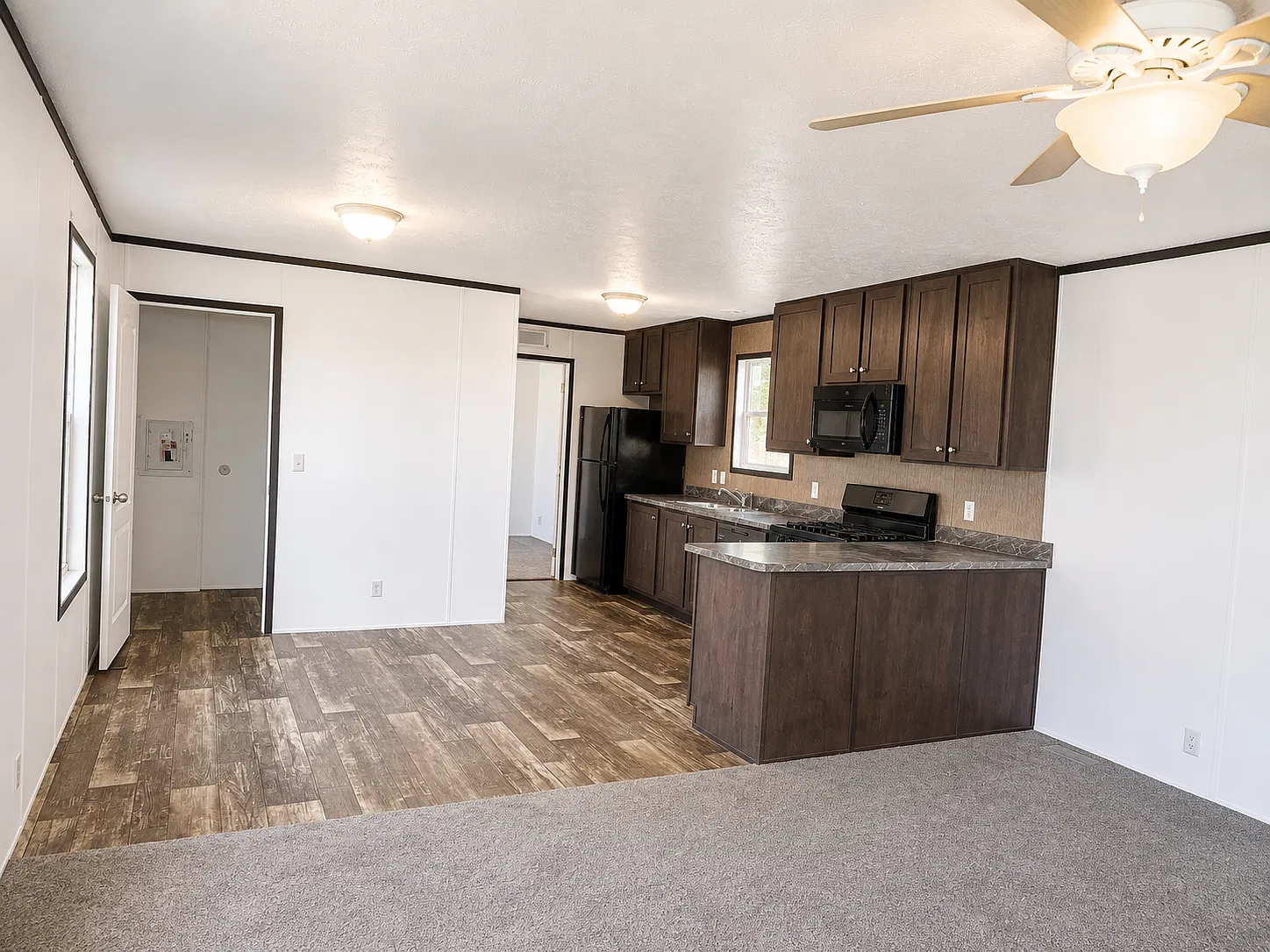 3 bed, 1056 sqft, $1,099 — Photo 2
