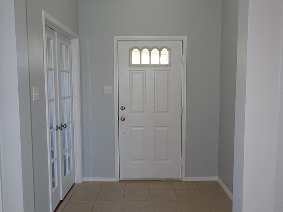 4th image of 526 E Oak St