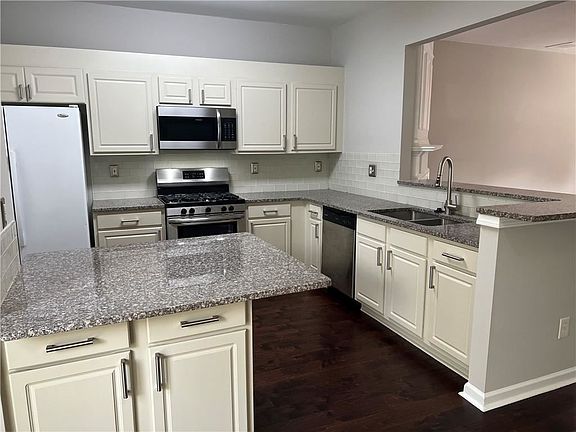 4th image of 13300 Morris Rd Unit 65