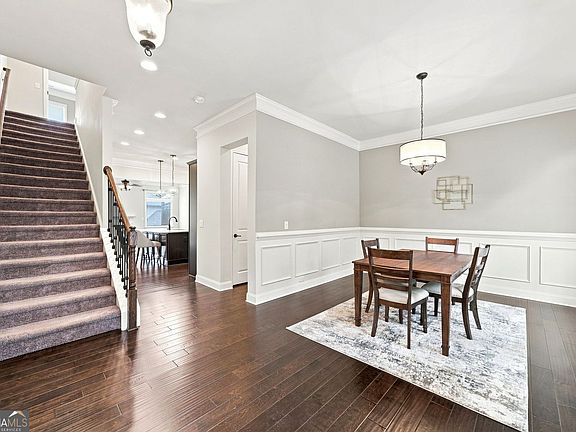 4th image of 3508 Village Park Way NW
