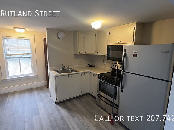3rd image of 118 Rutland St #B