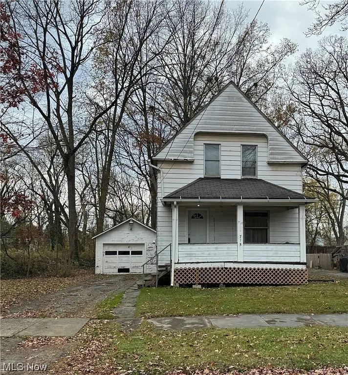 715 Olive Ave NE photo 1