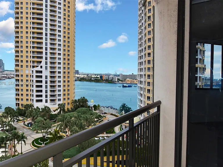 540 Brickell Key Dr #1414 — Photo 4