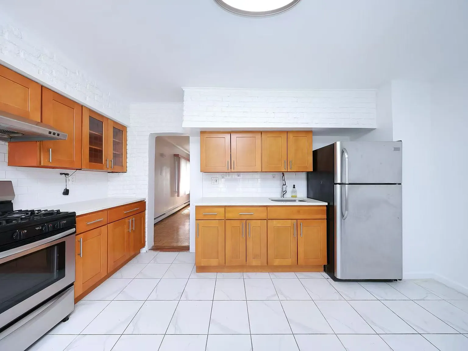 4 bed, 2.5 bath, 1410 sqft, $3,300 — Photo 2