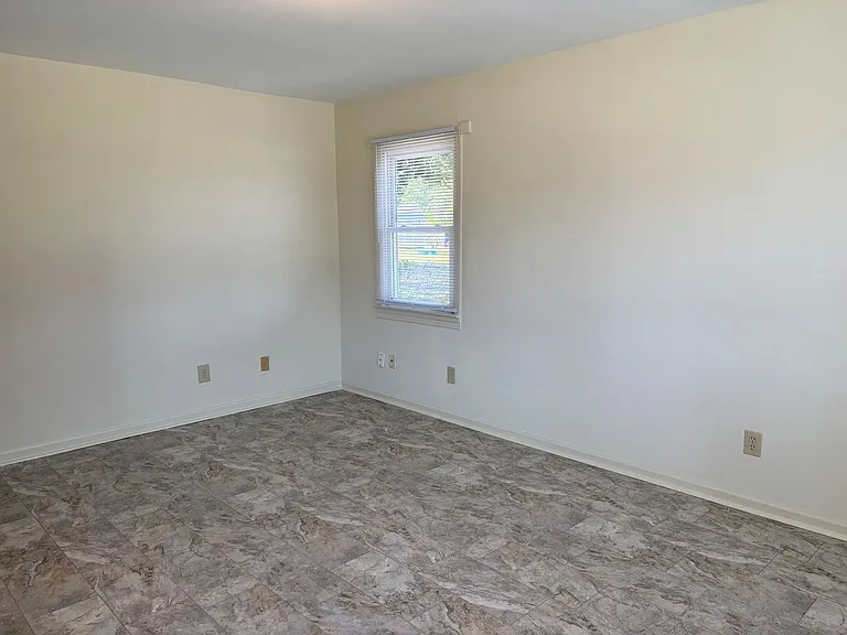 501 Live Oak St #B — Photo 3