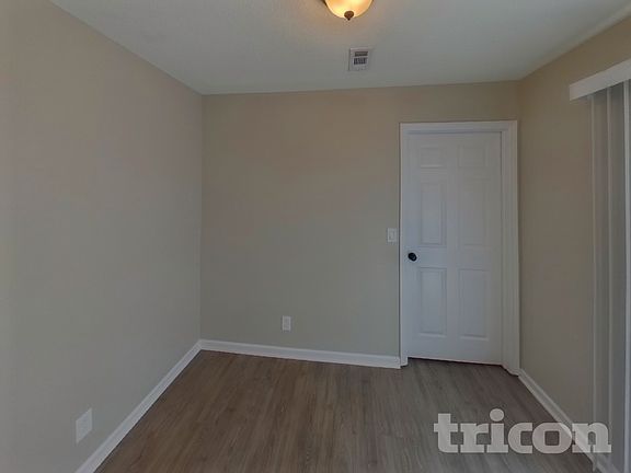 4th image of 911 Red Feather Trl
