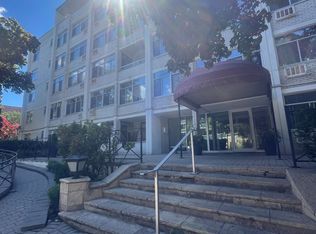 335 Lonsdale Rd #310, Toronto, ON M5P1R4