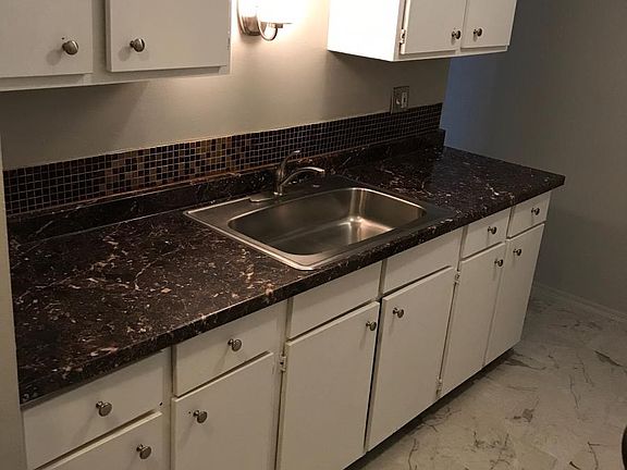3rd image of 925 Laprairie St APT 114