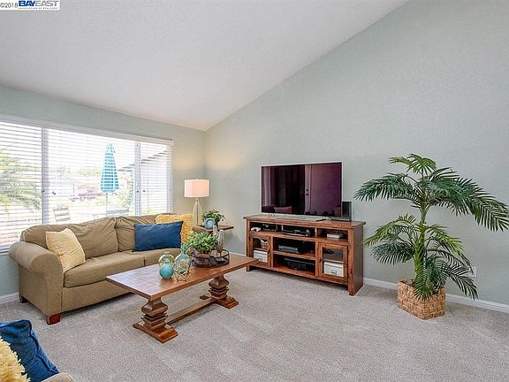 3rd image of 5465 Mira Loma Ct