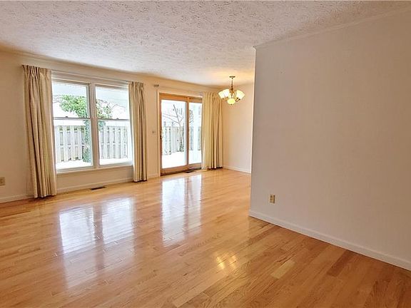 3rd image of 66 Springwood Dr