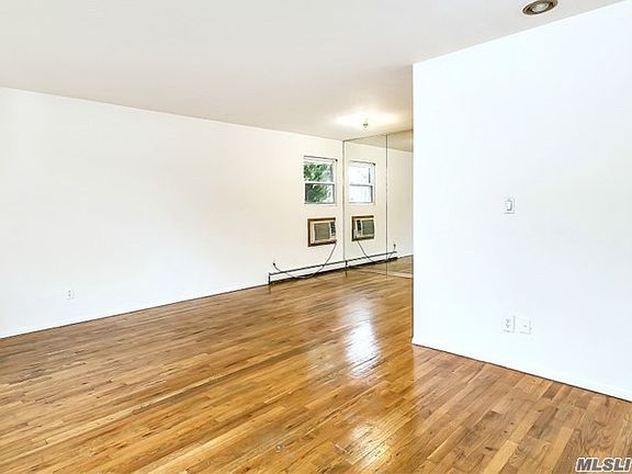 3rd image of 366 W John St