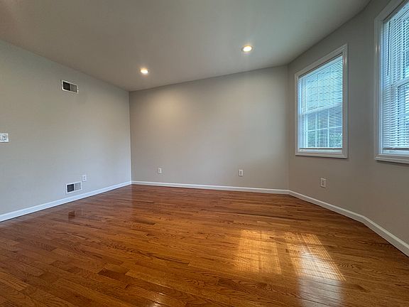 2nd image of 199 Maple Ave Floor 1