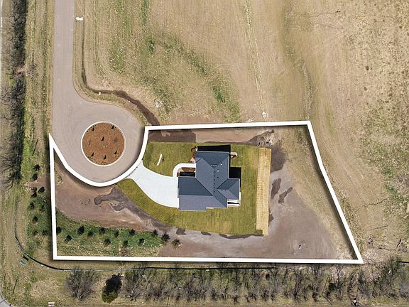 2nd image of 16705 W Hickory Cir