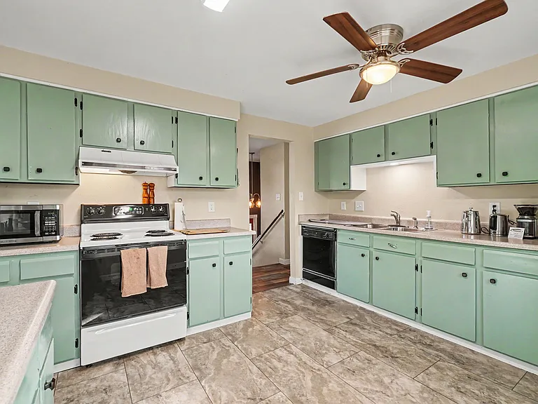 1310 Brookfield Dr — Photo 17
