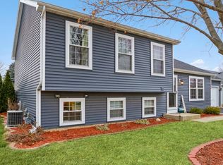 447 Valley View Dr, Genoa City, WI 53128