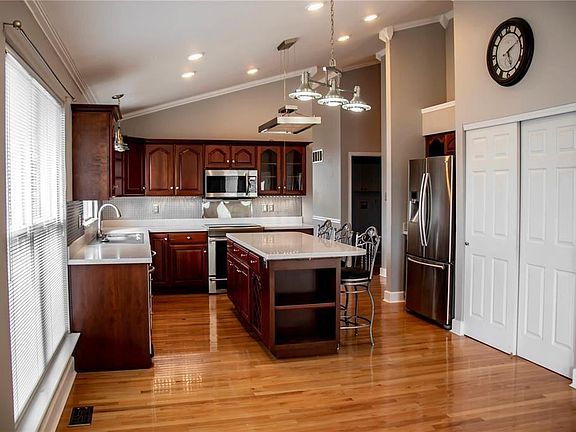 5th image of 16415 Cove Landing Ct