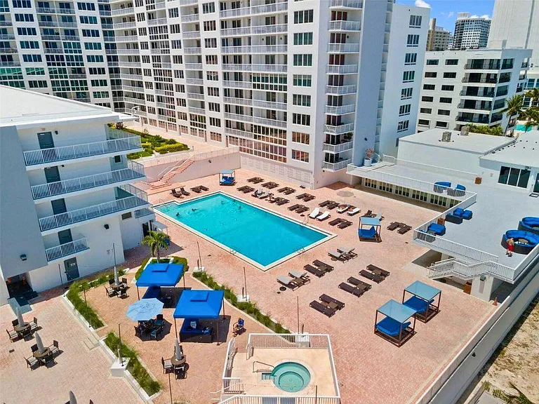5401 Collins Ave #620 — Photo 31